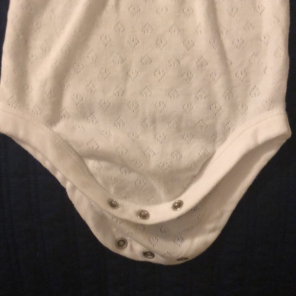 Garanimals Baby Girl Pointelle Hearts Bodysuit in white with bow - size 0-3 m - Picture 4 of 10